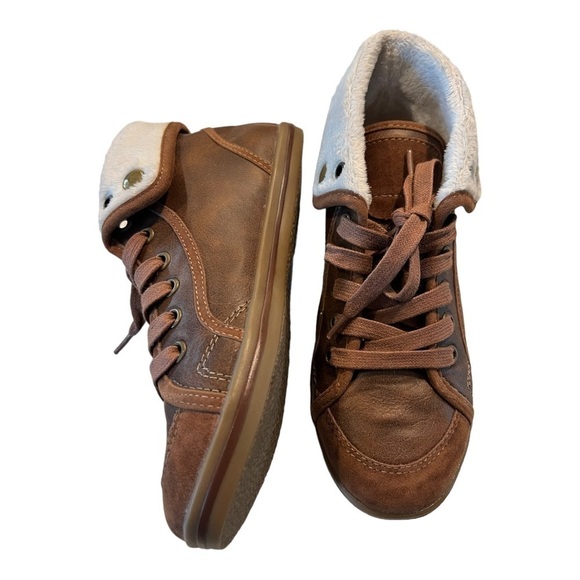 Call it Spring Urias Cognac Girls Size 6 Vegan Faux Fur Lined Lace Up Boots NIB - Picture 1 of 16
